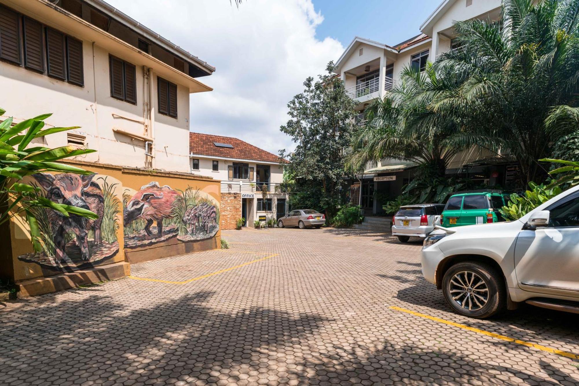 Hostel Bushpig Backpackers Kampala Exterior foto